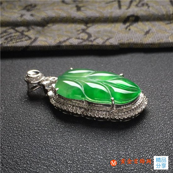 
	翡翠掛件的價格參考因素有哪些？
