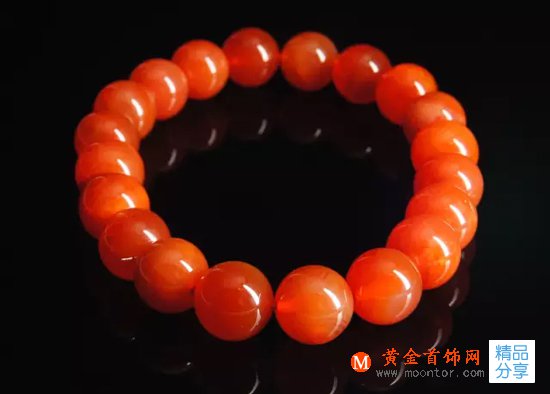 
	哪些玉手串佩戴不怕沾水？

