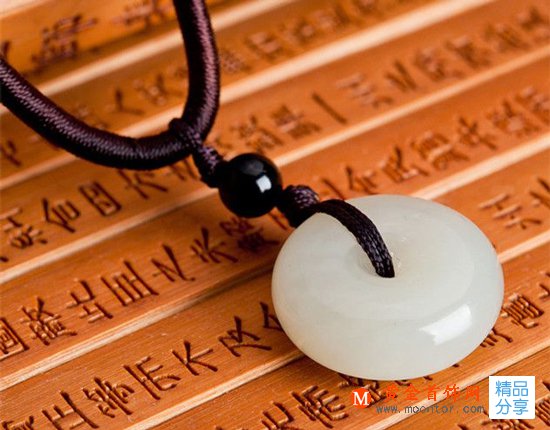 
	常見的和田玉平安類題材吊墜
