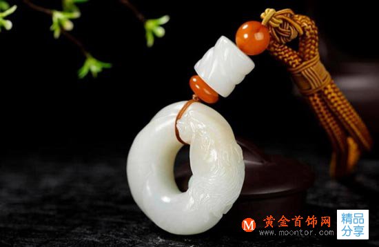 
	招財聚財的和田玉小掛件
