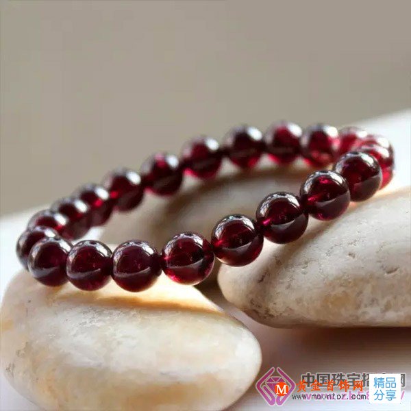 
	石榴石家族-寶石中最大的家族！
