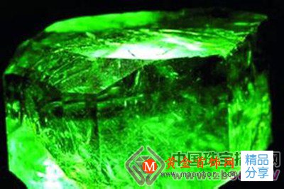 
	祖母綠合成由來已久 鑒定時須認真觀
