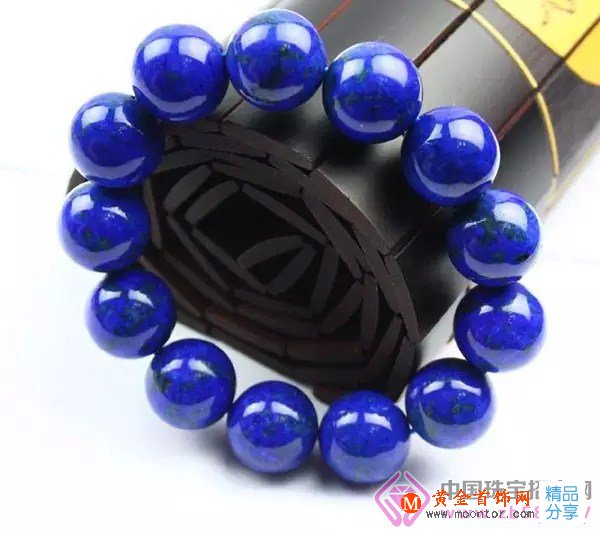 
	青金石名貴稀有 佩戴對人體有什么好處
