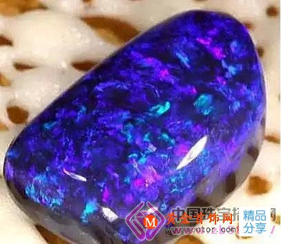 
	貴族瑰寶—彩虹般色彩斑斕的珍貴寶石——歐泊
