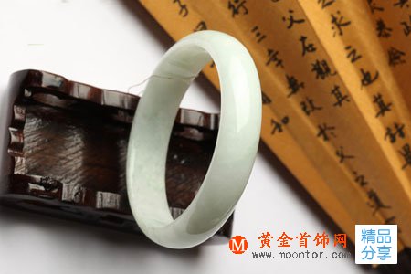 
	冰種、豆種和糯冰種翡翠的區別

