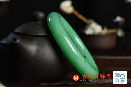 
	如何鑒別以假亂真的“翡翠”
