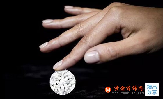 
	佩戴鉆石的好處 鉆石佩戴注意事項
