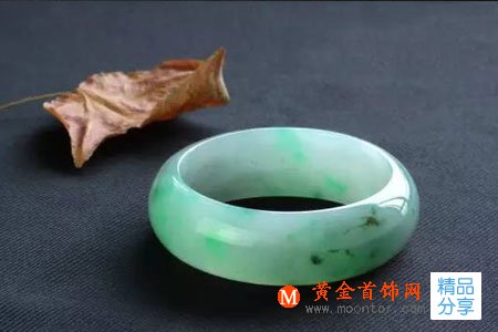 
	翡翠手鐲摔斷裂后怎么辦？
