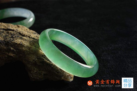 
	翡翠戴久了變黃怎么處理？
