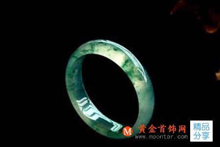 
	冬季翡翠手鐲容易“失水開裂”？如何正確保養翡翠
