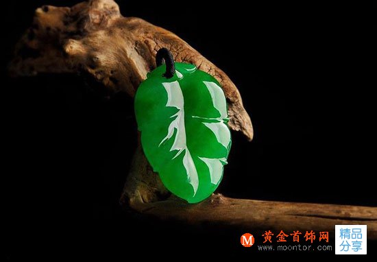 
	翡翠泡水能保養翡翠嗎？如何讓翡翠永遠水水的？
