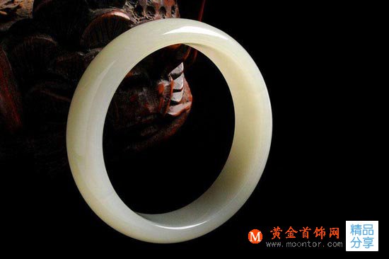 
	和田白玉手鐲的鑒別知識

