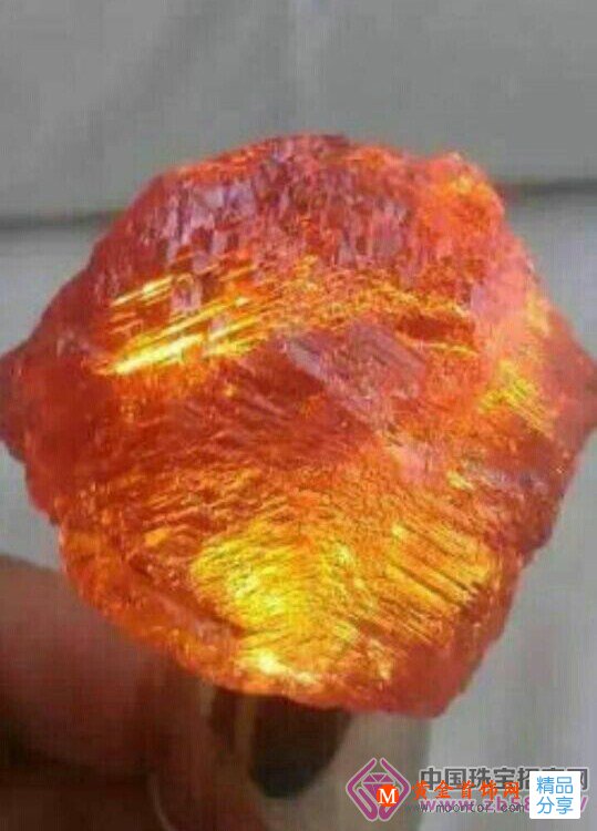 
	新疆阿勒泰驚現100g芬達石
