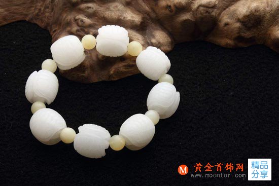 
	硨磲：深埋海底數千年的玉石
