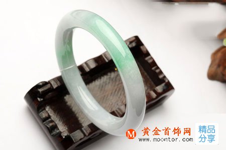 
	手把手教你挑選翡翠手鐲
