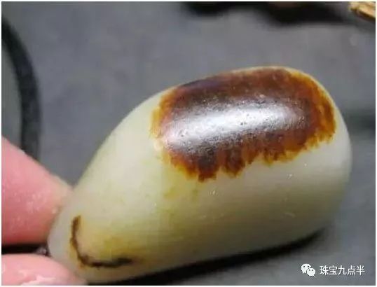 和田玉皮色和和田玉籽料價格之間的奧秘！