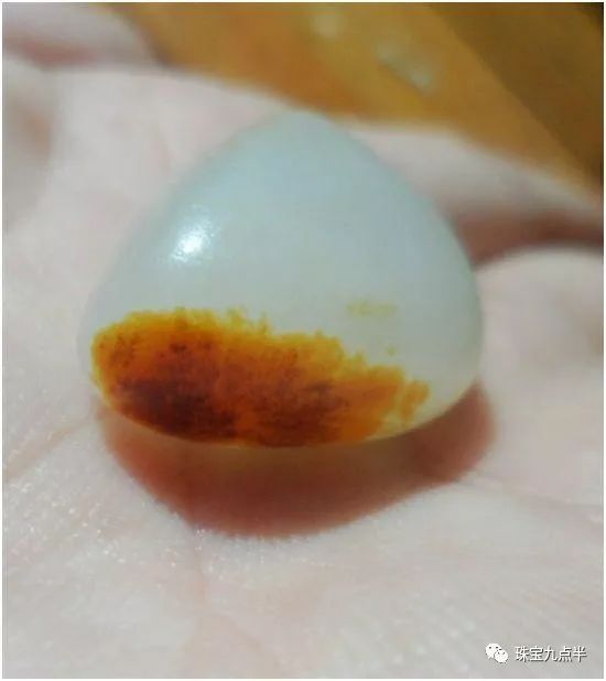 和田玉皮色和和田玉籽料價格之間的奧秘！