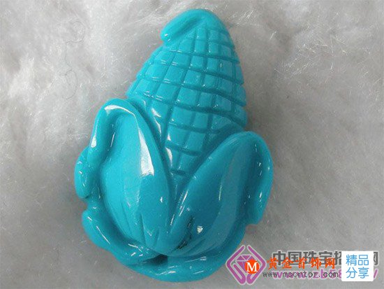 
	“文玩三寶”：南紅瑪瑙、綠松石、青金石

