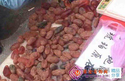 
	這不是琥珀，這叫馬麗散，警惕！
