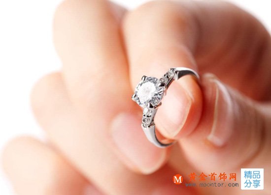 
	在家檢查鉆石是否松動的技巧
