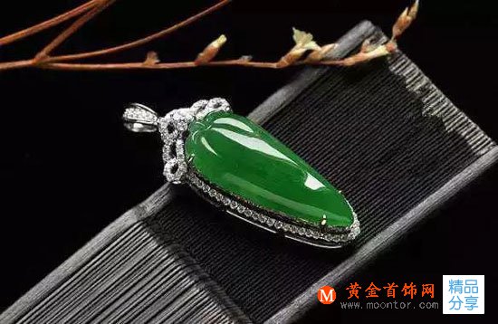 
	翡翠鑲嵌封底的優劣性
