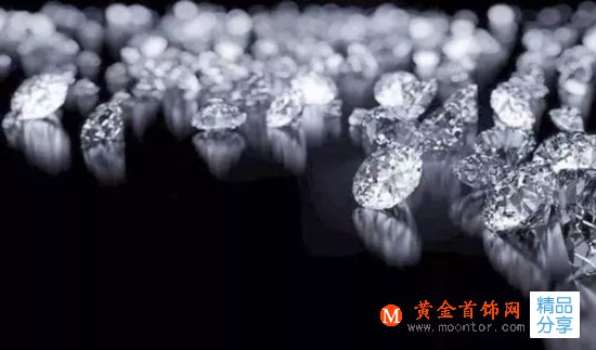 
	4種常見鉆石替代品有啥不同：鋯石、白藍寶、莫桑石、水鉆
