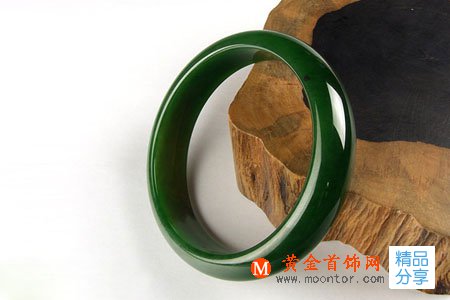 
	佩戴碧玉手鐲有哪些作用？
