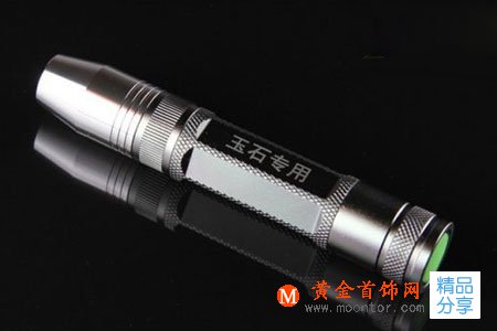 
	如何使用手電筒鑒別翡翠？
