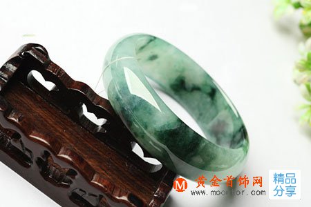 
	翡翠透明度的影響因素，如何讓翡翠透明度變好？
