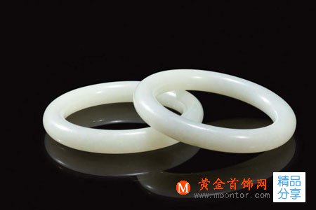 
	白玉手鐲與白玉翡翠鐲有什么區別？
