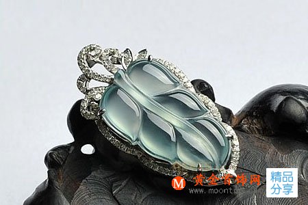 
	翡翠為什么會變黑，翡翠變黑是佩戴人身體不好嗎？
