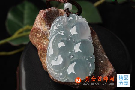 
	清洗翡翠能用熱水嗎？為何冬天的時候翡翠容易碎
