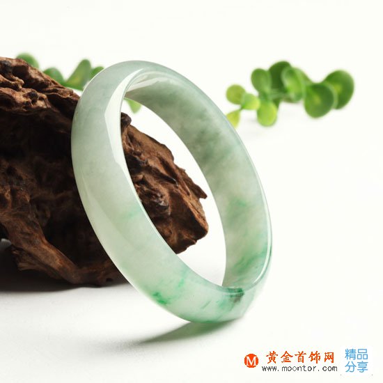 
	懷孕能戴翡翠手鐲嗎？為您佩戴詳解翡翠手鐲的說法！
