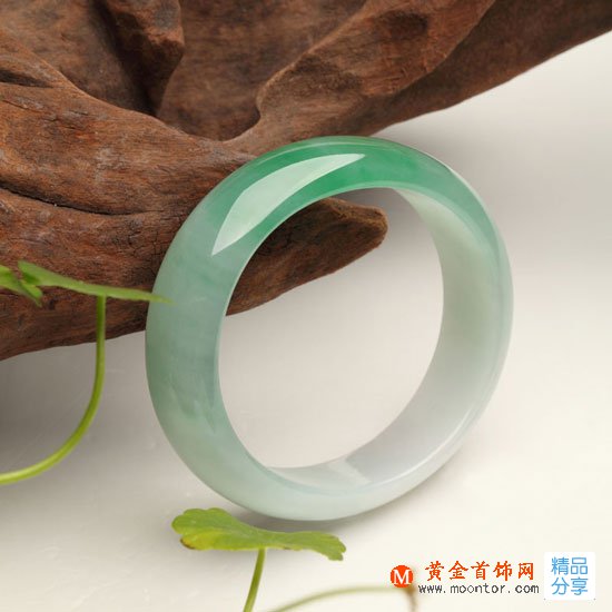 
	懷孕能戴翡翠手鐲嗎？為您佩戴詳解翡翠手鐲的說法！
