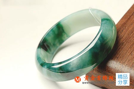 
	翡翠手鐲的圈口越大價格就越高嗎啊？
