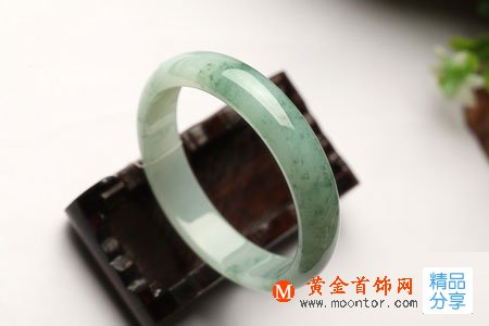 
	翡翠市場常見的4大消費陷阱
