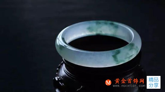 
	買玉鐲最怕有裂！但該如何檢查？
