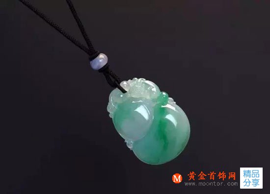 
	翡翠帶久了發黃的原因是什么？
