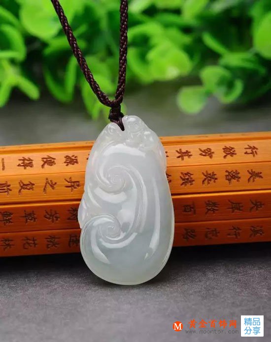 
	翡翠帶久了發黃的原因是什么？
