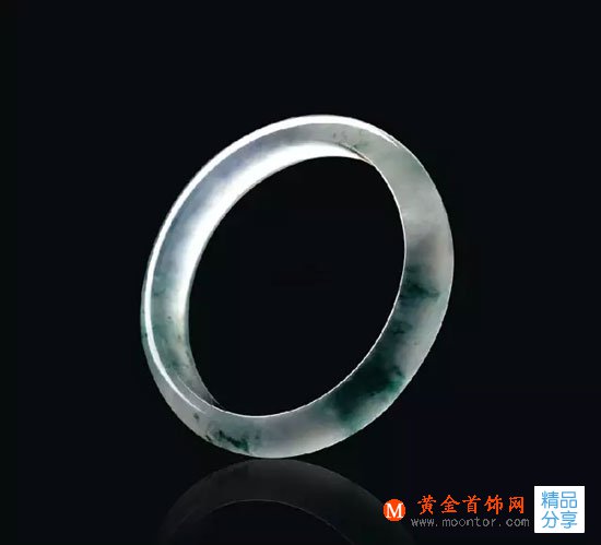 
	美女戴玉鐲應該戴在哪只手最合適

