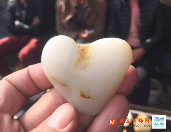 
	夏天挑選佩戴和田玉飾品有哪些講究？
