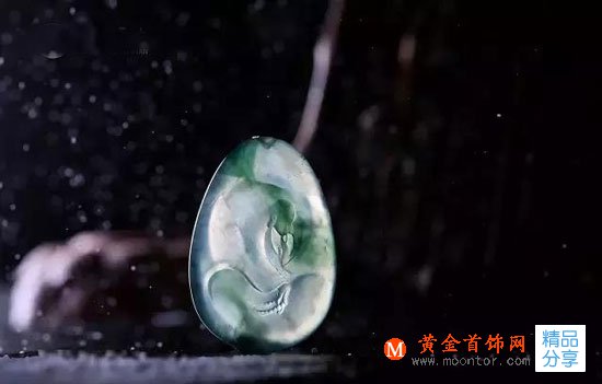 
	如何讓你的翡翠越戴越潤？
