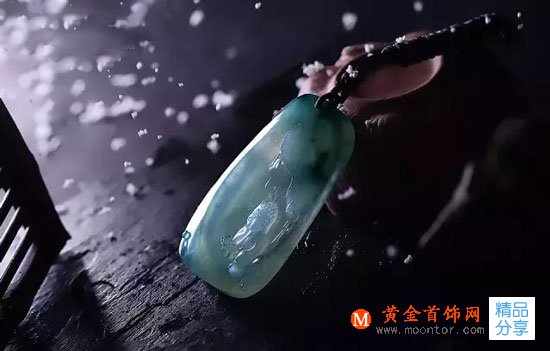 
	如何讓你的翡翠越戴越潤？
