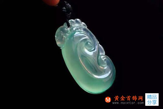 
	翡翠和各類玉石首飾可以戴著洗澡嗎？
