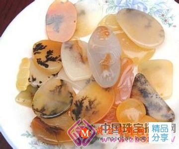 
	教你收藏黃蠟石飾品
