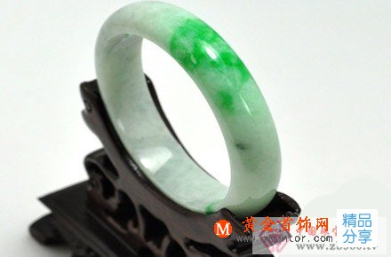 
	從種水鑒定墨翠和黑翡翠
