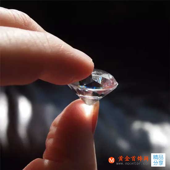 
	如何分辨鉆石的真假？
