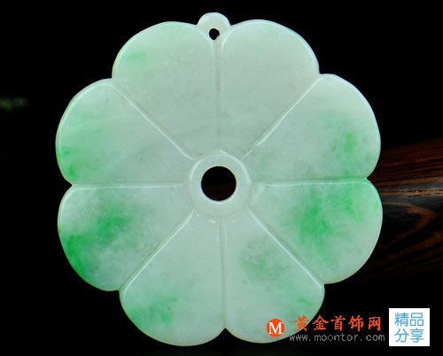 
	不要只顧著給皮膚補水，翡翠也是需要的
