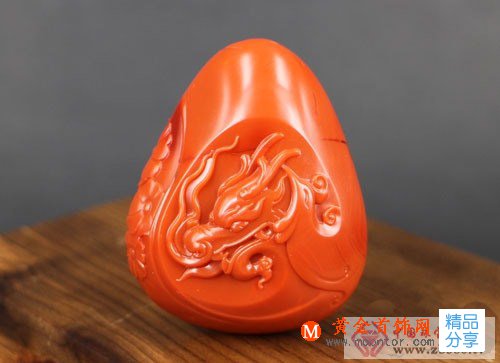 
	南紅瑪瑙中的龍鳳
