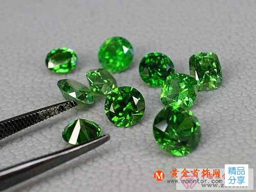 
	石榴石家族——翠榴石Demantoid

